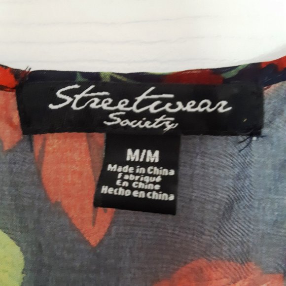 Streetwear Society Sleeveless Navy Floral Sheer Blouse with Buttons - Picture 2 of 4